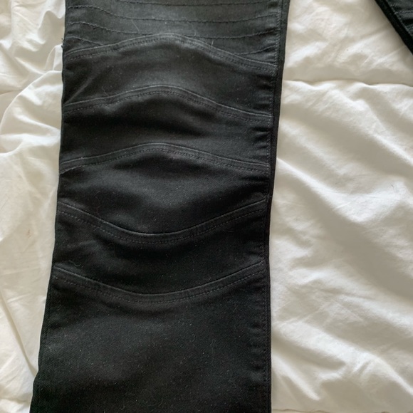 Current Elliot Moto black skinny jeans. Woman. - Picture 2 of 5